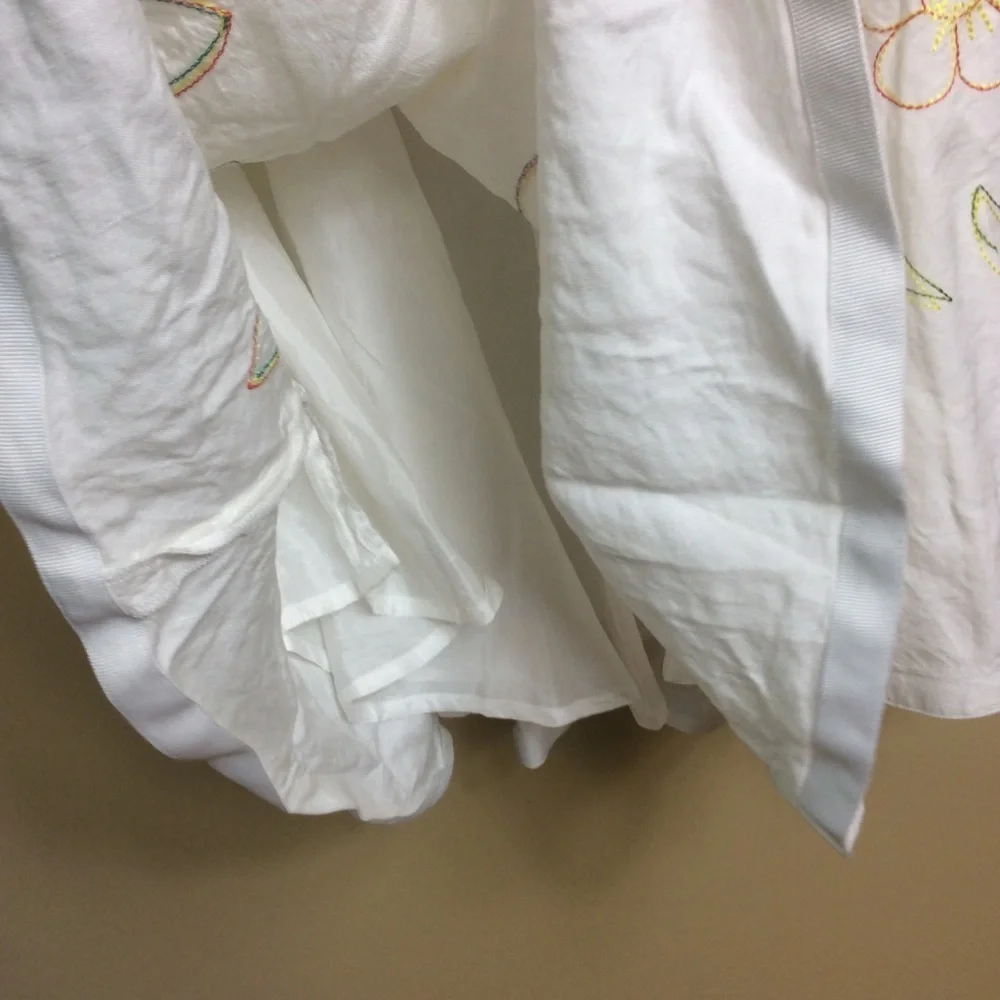 🎈3/$20!  Ann Trinity linen blend embroidered floral skirt. Size 10. White.